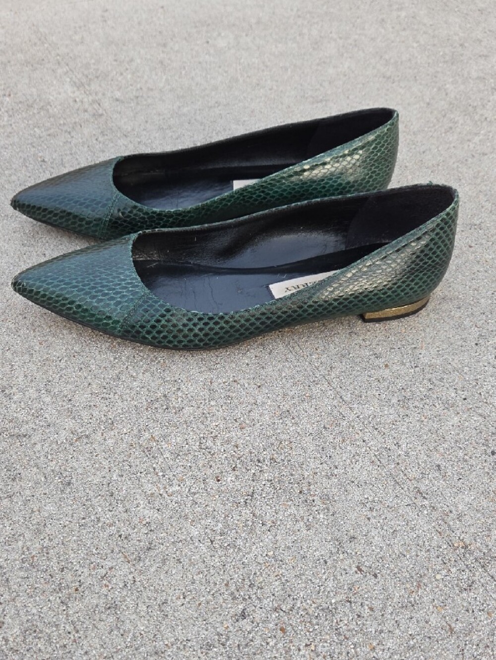 BURBERRY Green Pointed Snakeskin-Texture Flats Sz 38EU - Picture 3 of 8